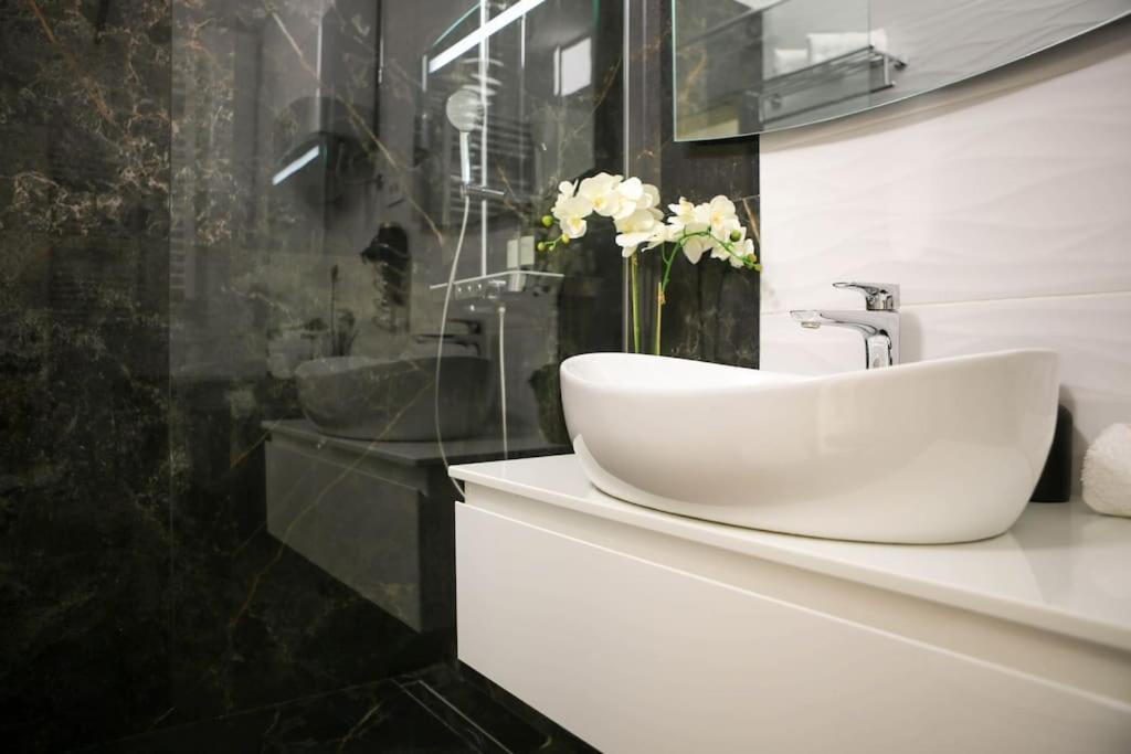 New & Luxury Apartment Tony Split Buitenkant foto