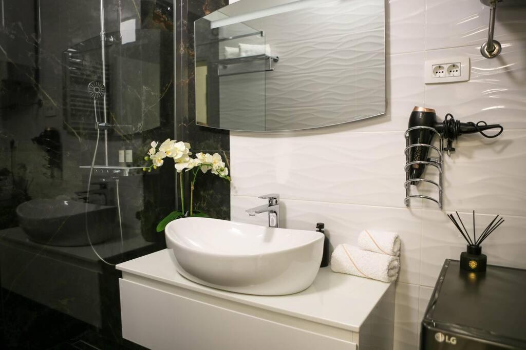 New & Luxury Apartment Tony Split Buitenkant foto